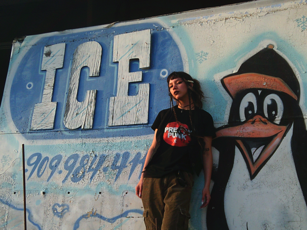 "BLACK WIDOW" T-SHIRT (WOMEN)