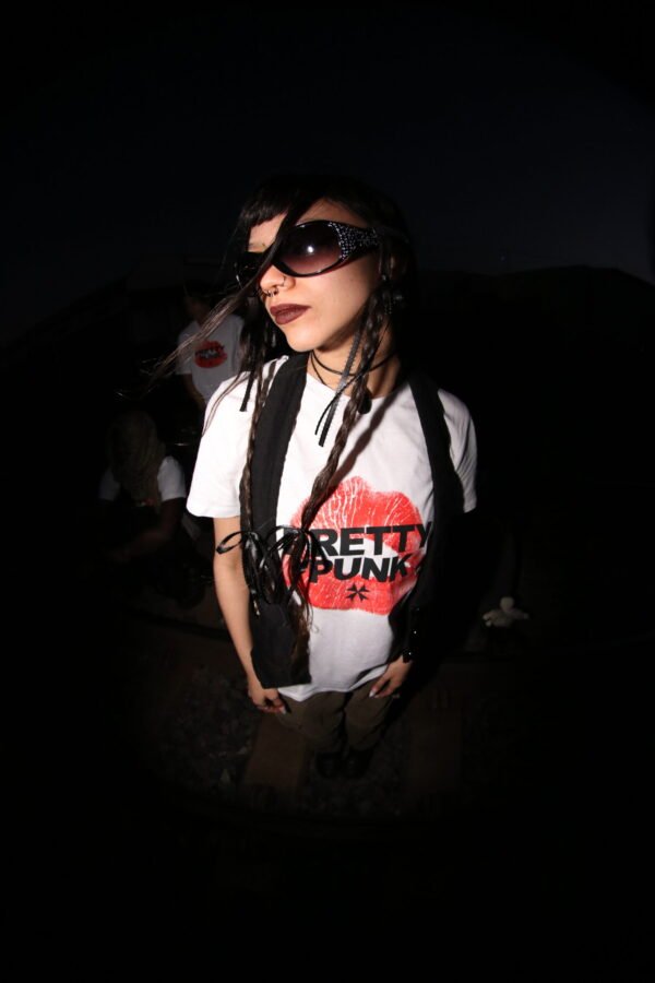 "WAXY WHITE" T-SHIRT (WOMEN)